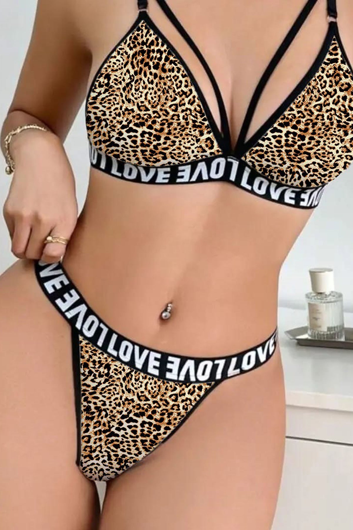 Kadın Leopar Desenli Love Yazı Detaylı Harness İç Çamaşır Takımı - görsel 4